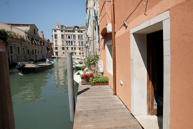 Wine Tasting in Venice - Cold cuts, cheese, and Venetian cicchetti: the pairing is the point